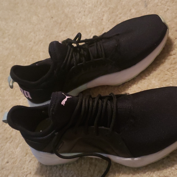 Shoes - Puma Tennis shoes